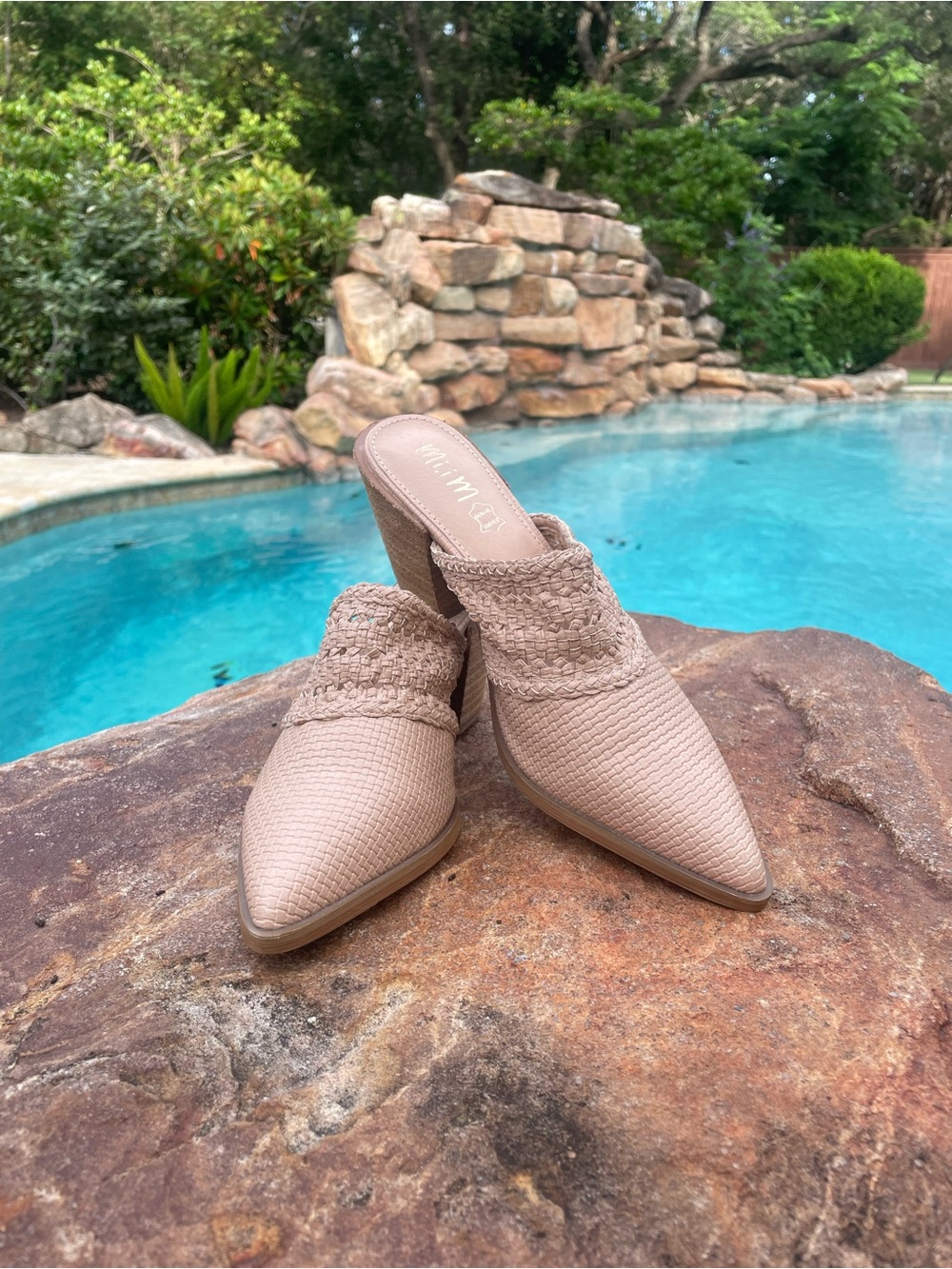Mi.iM Coco Woven Pointed Mule in Beige